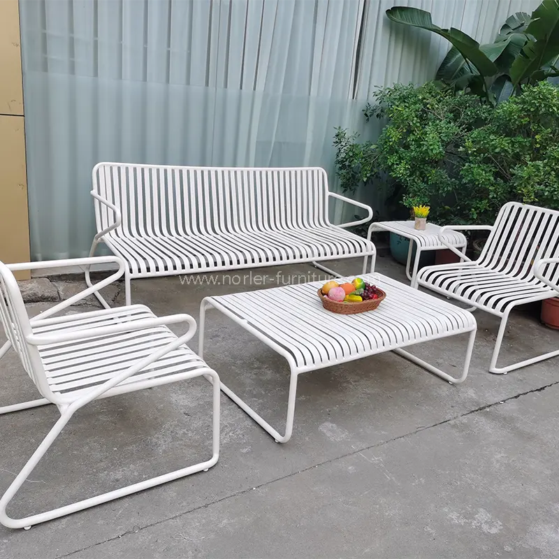 শীতকালে আউটডোর সোফা কি ছেড়ে দেওয়া যেতে পারে? শীতকালে আউটডোর সোফা কি ছেড়ে দেওয়া যেতে পারে?